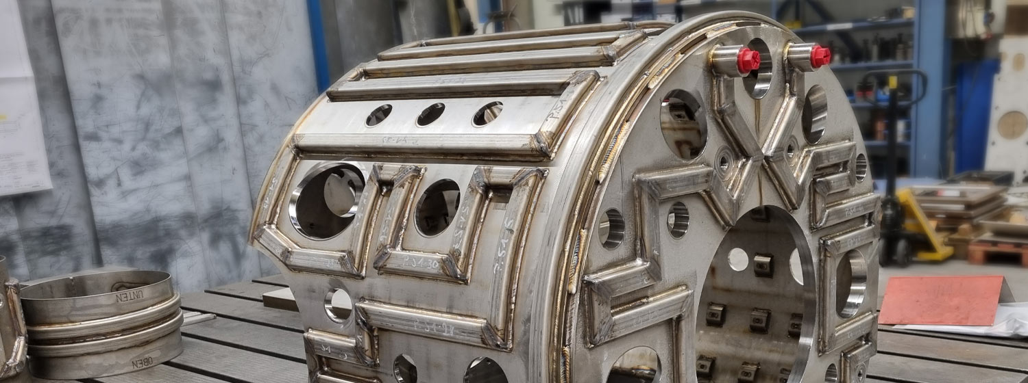 Vakuumkammer mit angeschweißten Kühlungskanälen