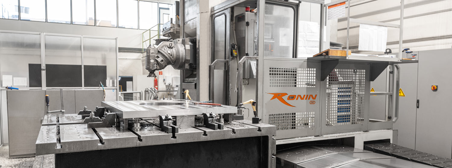 Bearbeitungszentrum mit CNC Steuerung