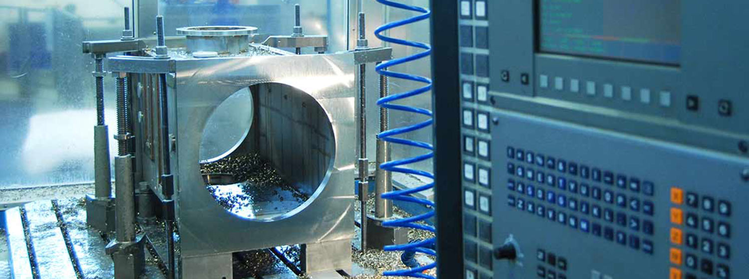 Komplexes Bauteil in Fräsmaschine