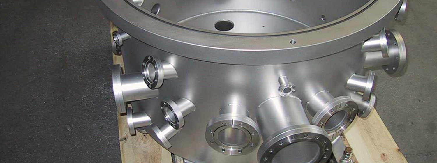 Glasperlstrahlung an einer Vakuumkammer