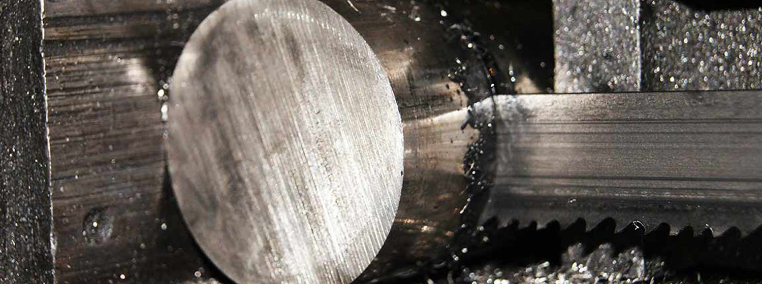 Metallsäge in der Materialvorbereitung