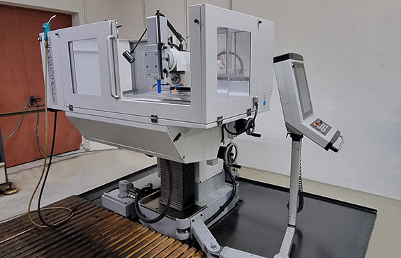 Lehrwerkstatt bei MSA in Karlstadt. Moderner Maschinenpark